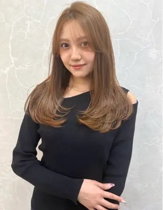 ロング ナガラ エイジのヘアスタイル