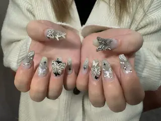 ネイル LAVISH 大和店 emi・:*+のネイルデザイン