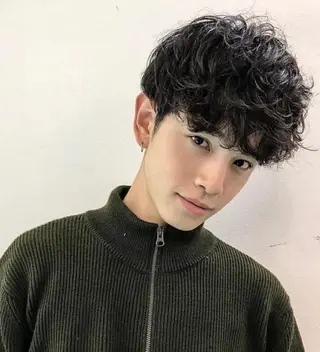 ミディアム パーマ メンズ専門ブリー チカラー⚡️リュウジのヘアスタイル