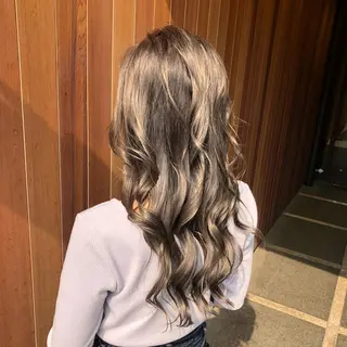 ロング 反橋 聖のヘアスタイル