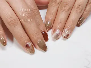 ミディアム ネイル Blowe ニュアンスのネイルデザイン