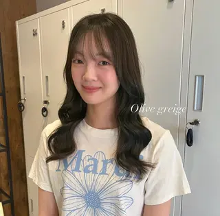 ロング カラー aoi🎀暖色 ベージュのヘアスタイル