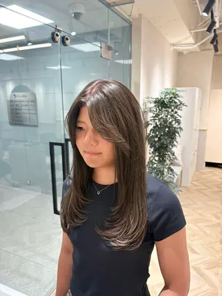 ロング 🩶ハイトーン🖤 URARAのヘアスタイル