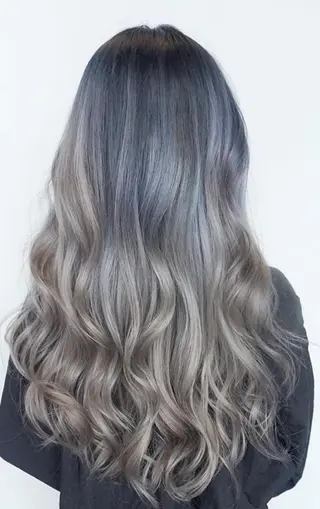 ロング カラー パーマ 大阪レミーエクステ チビ編み込みのヘアスタイル