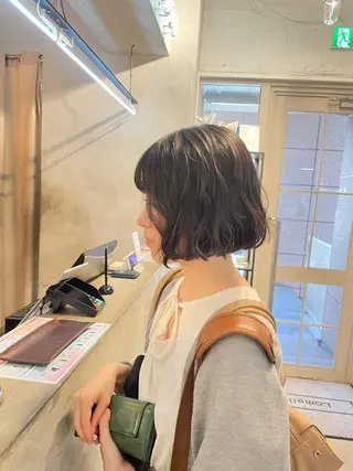 ショート ミルクティー× グレージュMOMOのヘアスタイル