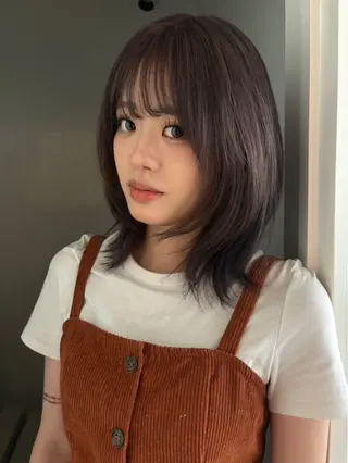 ミディアム サ エのヘアスタイル