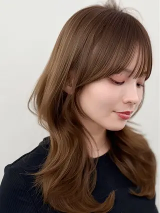 セミロング 割れない顔まわり× 小顔補正レイヤー難波のヘアスタイル