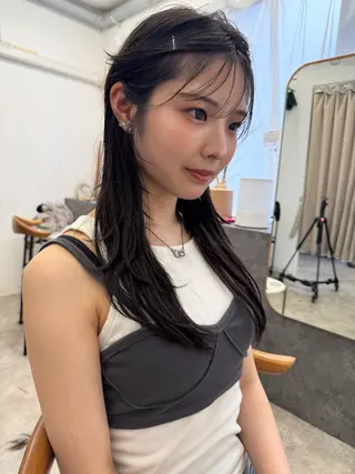 ロング 顔周りレイヤーカット ブリーチminamiのヘアスタイル