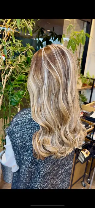 ロング カラー 🌈ハイライト特化 🌈 🐶ノザワ🐶のヘアスタイル