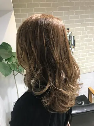 ミディアム カラー ブリーチ特化 梅田本多翔のヘアスタイル
