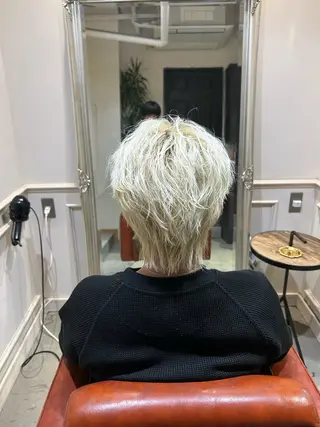 ショート カラー パーマ メンズ 新谷 虎太郎のヘアスタイル