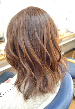 セミロング カラー 森長 咲子のヘアスタイル