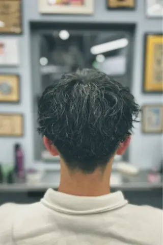 ミディアム パーマ メンズ 池袋メンズパーマ フェード純平のヘアスタイル