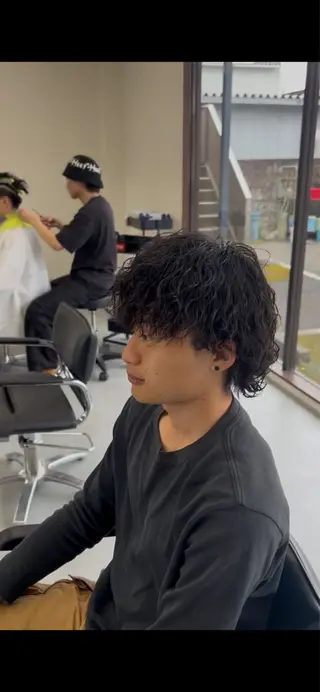 ショート パーマ メンズ 宮下 遼太のヘアスタイル