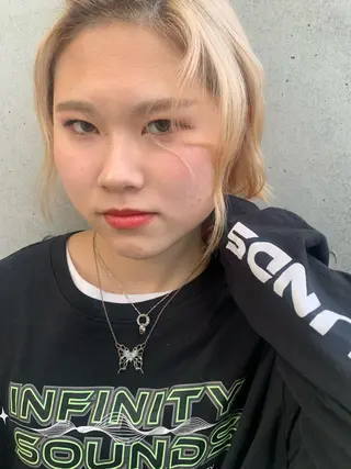 ミディアム カラー ヘアアレンジ 🐝岡本 柚葉🐝のヘアスタイル