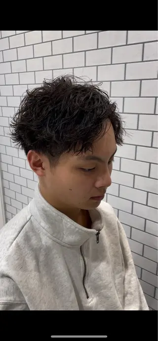 パーマ メンズ 【メンズ特化】テーパ ーフェード×パーマのヘアスタイル