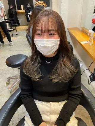 セミロング カラー MIOベージュカラー 柔らかいカラーのヘアスタイル