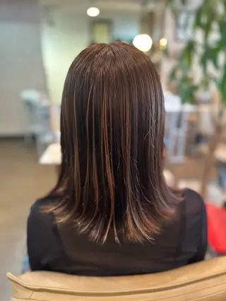 セミロング カラー coupe ciseauxのヘアスタイル
