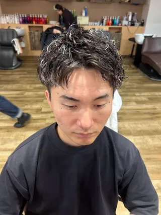 ショート パーマ メンズ 鶴田 将清のヘアスタイル