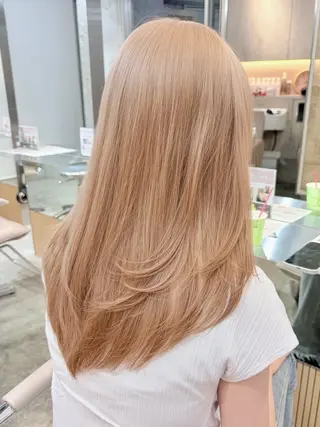 セミロング カラー 失敗しないハイトーン ミルクティーベージュのヘアスタイル