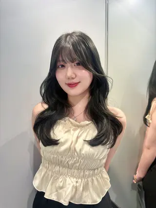 ロング 横岡 亜香里のヘアスタイル