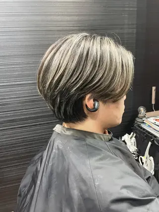ショート カラー 山本 雅由のヘアスタイル