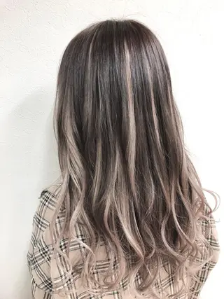 カラー 最高級エクステ /羽エクステ白石宇由のヘアスタイル