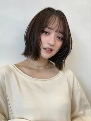 ショート カラー レイヤー/ボブ/透明 感カラー/佐藤奈由のヘアスタイル