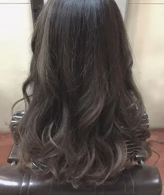 セミロング ロング カラー パーマ 推し活専用 【派手髪】飯野ゆかりのヘアスタイル