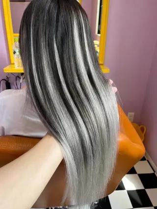 ロング 大阪レミーエクステ チビ編み込みのヘアスタイル