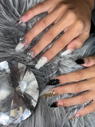 ミディアム YOKOSUKA NAILS💅🍃のネイルデザイン