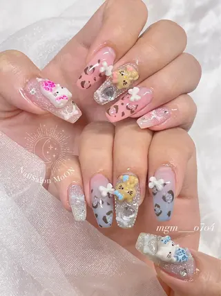 MoON...❤︎ MeGuのネイルデザイン