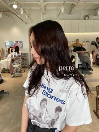 ロング パーマ 峯崎 葵のヘアスタイル