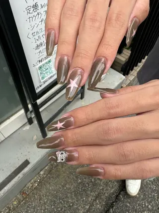 ネイル LAVISH 大和店 emi・:*+のネイルデザイン