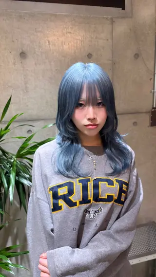 セミロング カラー 閼伽井 誇和のヘアスタイル