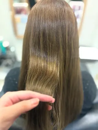 ロング カラー 安田 夏海のヘアスタイル