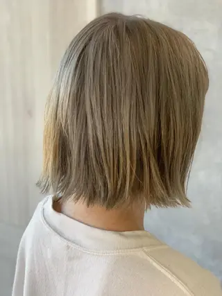 ショート カラー LUXBE LUCEのヘアスタイル