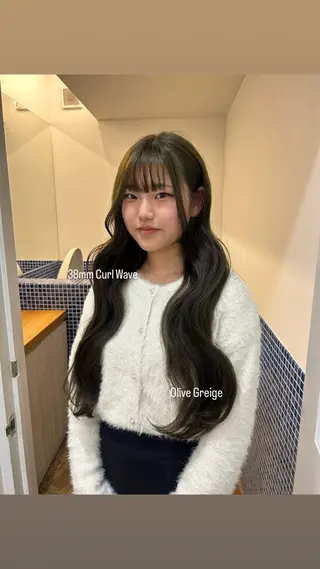 ロング カラー 太田 絵麻のヘアスタイル