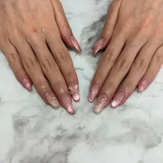 salon UNE LMA見習いスタッフのネイルデザイン