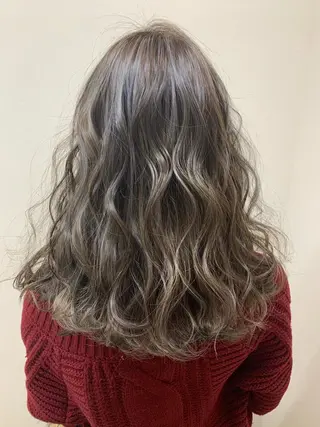 セミロング 🫧美髪矯正🫧透明 感カラー🫧チサトのヘアスタイル