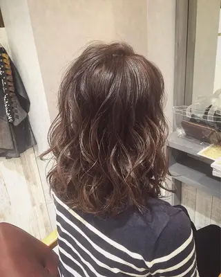 ミディアム カラー ハイトーンブリーチ 土坂 由志【京都】のヘアスタイル