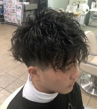 パーマ メンズ メンズ レイヤー ウルフ 弓木啓輔のヘアスタイル