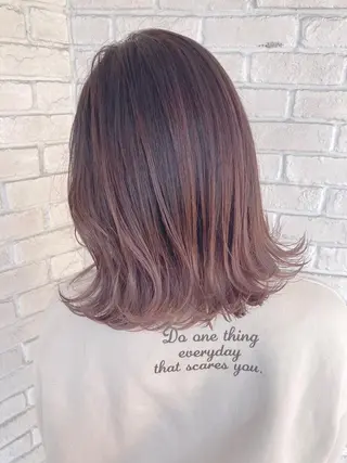 ミディアム あやか 白髪ぼかしハイライトのヘアスタイル