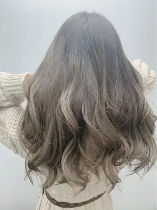 ロング カラー ヤナ マネージャーのヘアスタイル