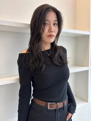 セミロング カラー オカモト ハルカのヘアスタイル