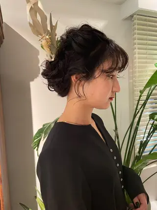 セミロング ヘアアレンジ 大人girly🛋️ 🤍yukakoのヘアスタイル