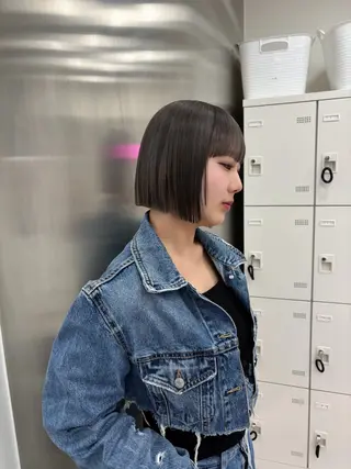 ショート カラー 抜け感レイヤー︴ ニュアンスカラーのヘアスタイル