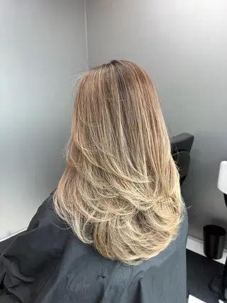 ロング 🫧バレイヤージュ/ ハイライト/ミズキのヘアスタイル