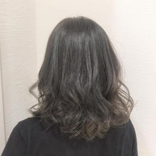 ミディアム 岸川 恭子のヘアスタイル
