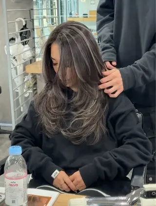 ロング 草島 友樹のヘアスタイル